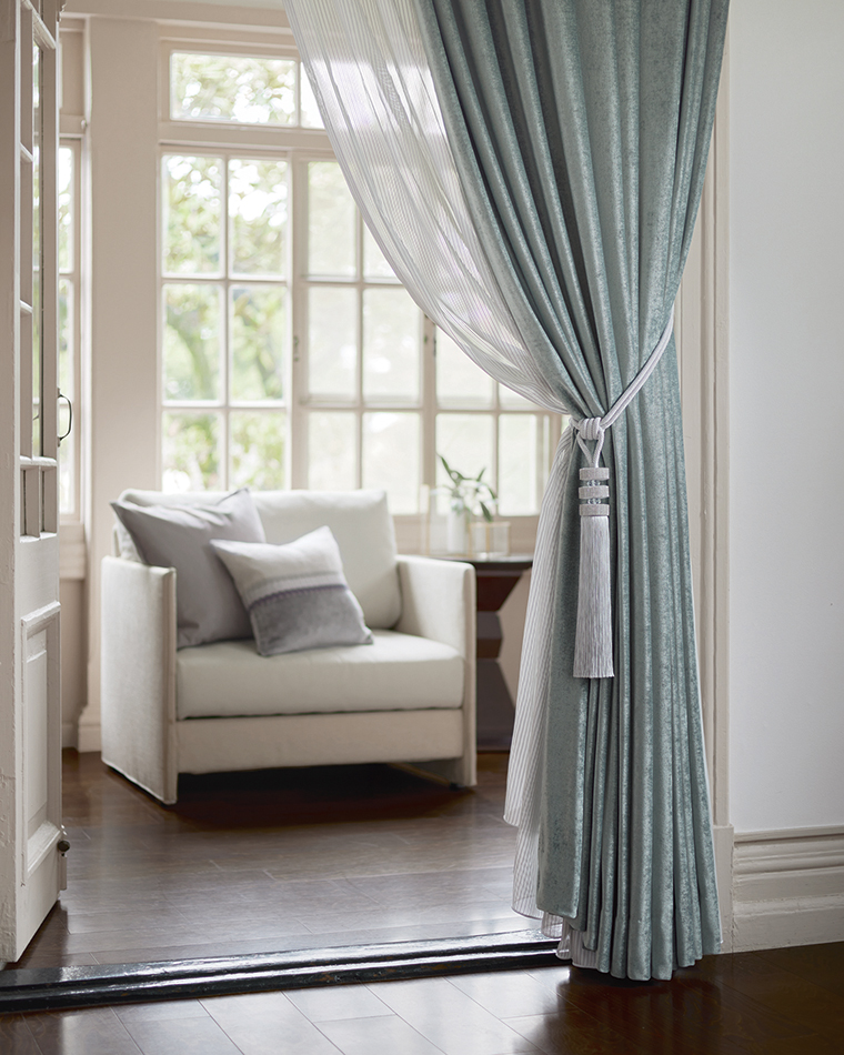 フジエテキスタイル グレーとダークブラウンのカーテン タッセル付き フジエテキスタイル グレーとダークブラウンのカーテン タッセル付き